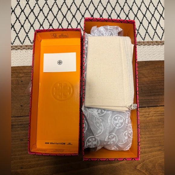 Brand new Tory Burch Black Logo Slide Sandals-Ines flat slide goat leather - Picture 7 of 10